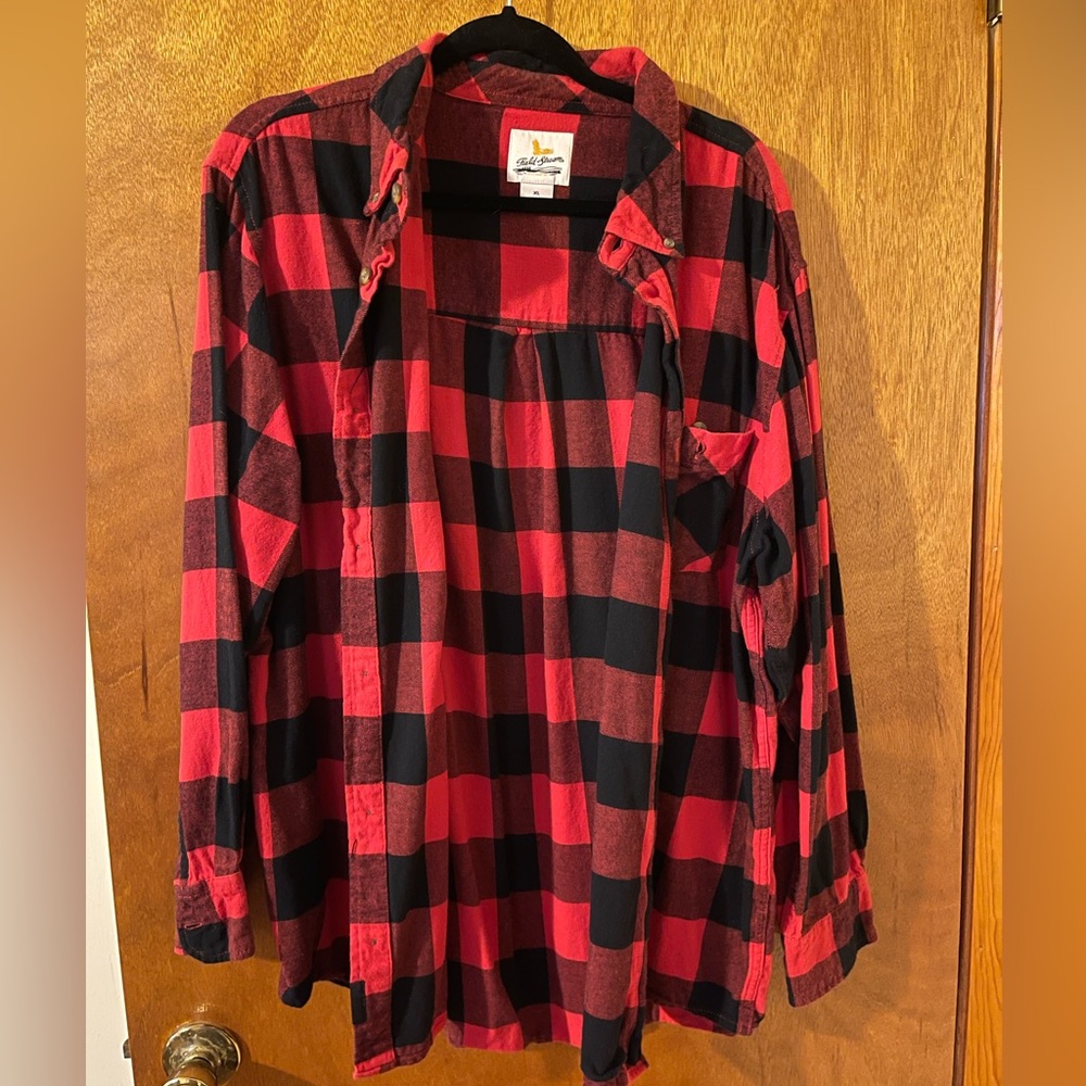 Field and stream flannel size large black and red